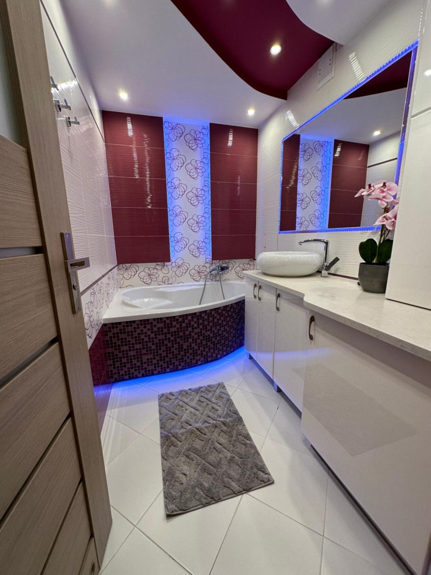 Large, Luxury Condo With Sauna Пжемысл Экстерьер фото